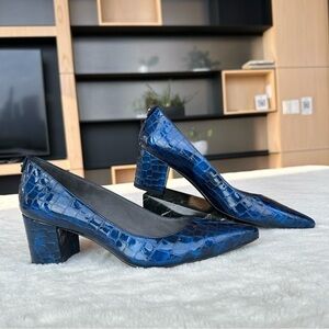 Stuart Weitzman NWOT 260 mm Leather Patent Blue Texture Heel Pumps US 9.5